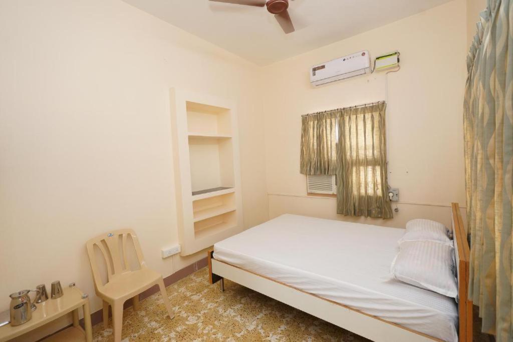 Sowmya Lodge Tiruchirappalli Kültér fotó