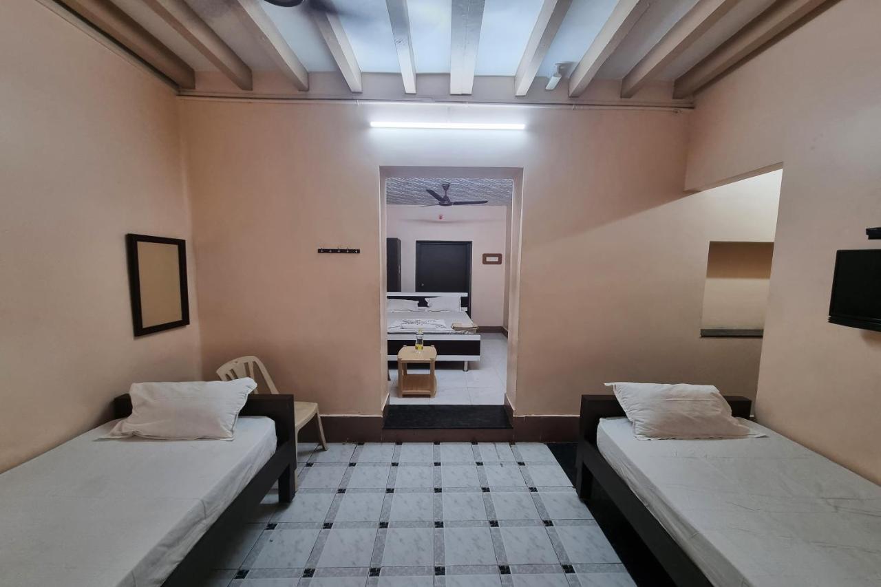 Sowmya Lodge Tiruchirappalli Kültér fotó