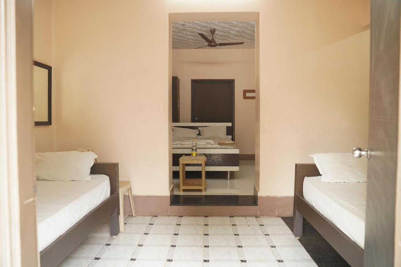 Sowmya Lodge Tiruchirappalli Kültér fotó