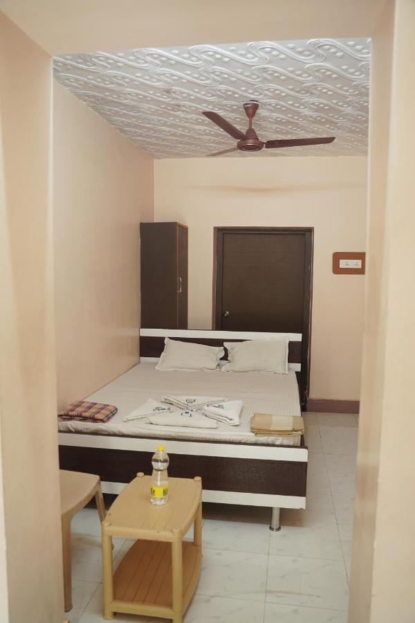 Sowmya Lodge Tiruchirappalli Kültér fotó