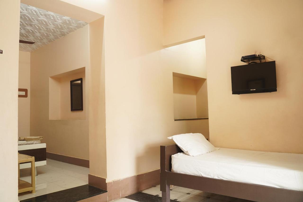 Sowmya Lodge Tiruchirappalli Kültér fotó