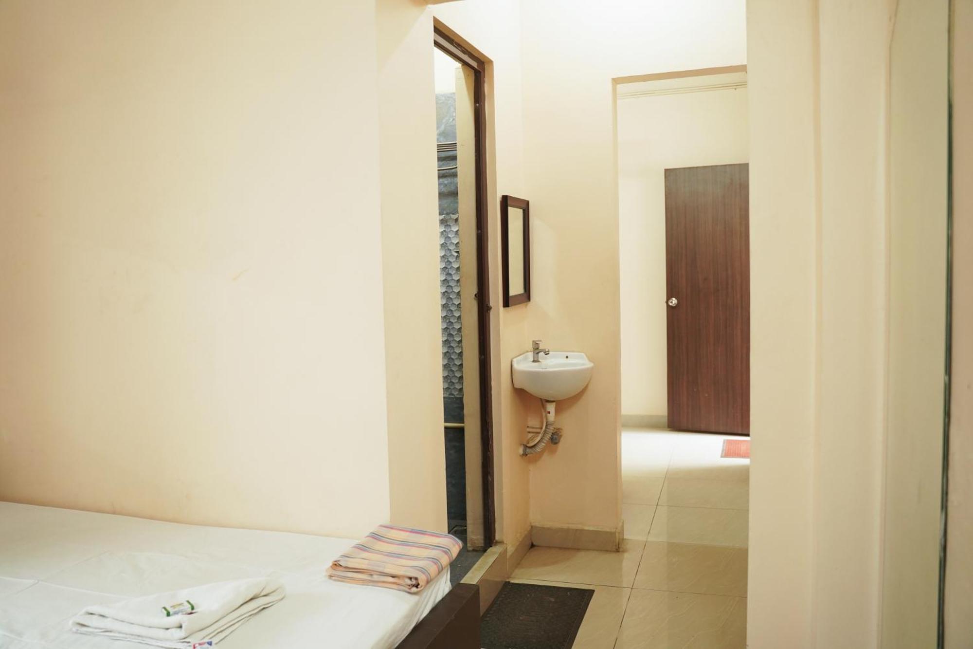 Sowmya Lodge Tiruchirappalli Kültér fotó