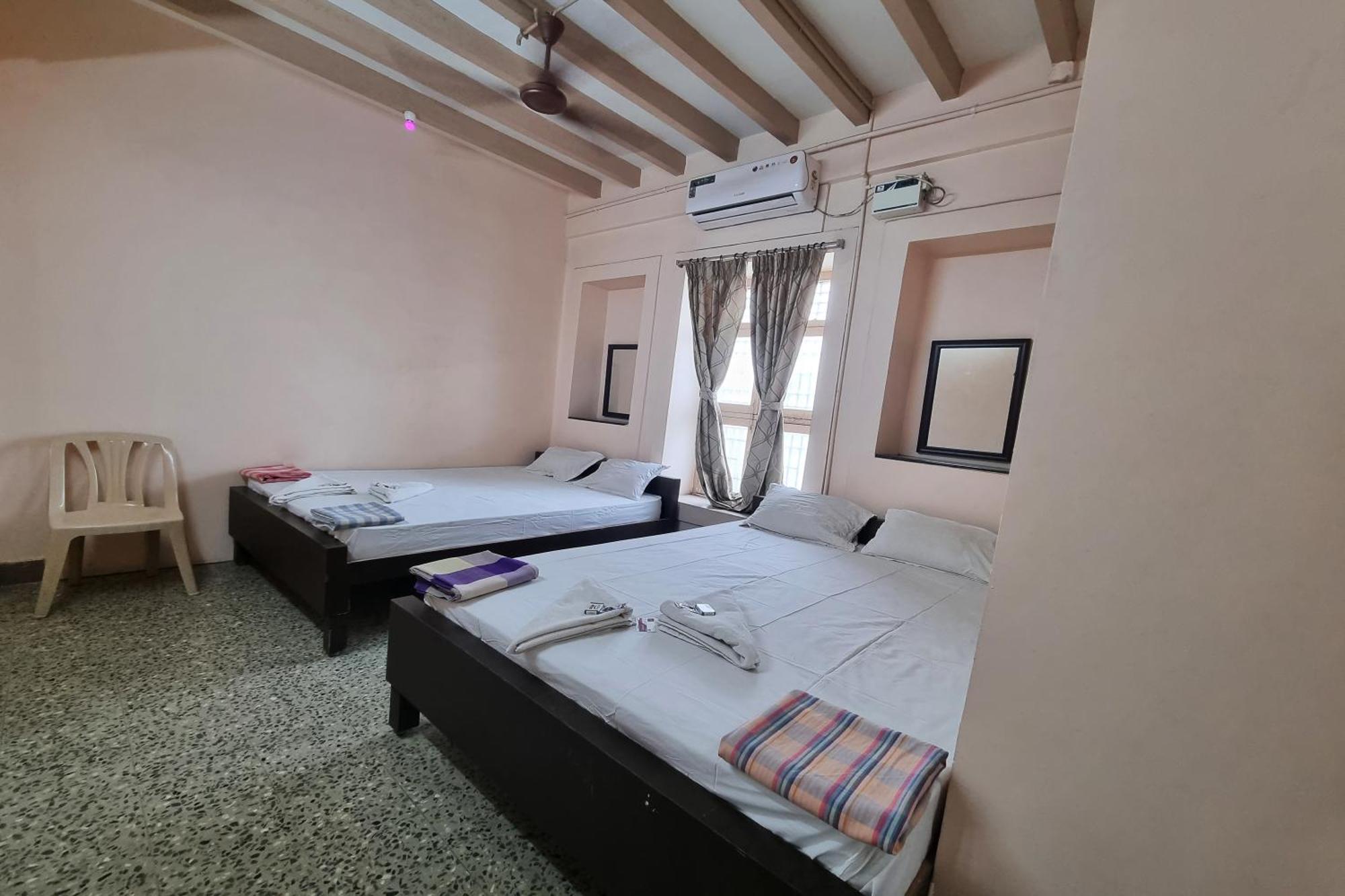 Sowmya Lodge Tiruchirappalli Kültér fotó